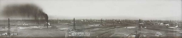 March_26_Oklahoma_City_AOGHS Wild Mary Sudik oil gusher seen in 1 1930 panorama photo