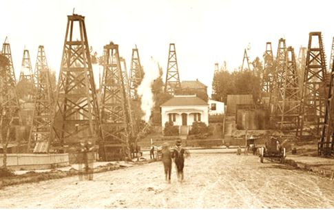 Newsletter-Oil-Queen-LA-AOGHS Los Angeles City oilfield at the turn of the century.