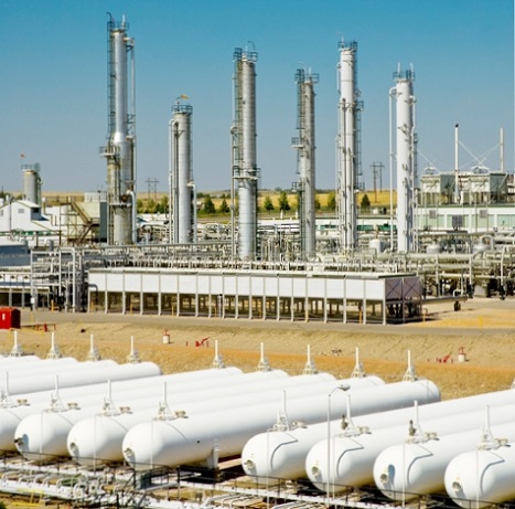 First North Dakota oil well refinery in Williston Basin