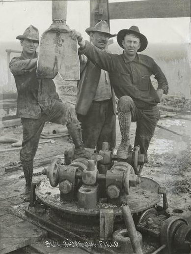 Instead of a chisel bit and cable-tools, the 1901 Spindletop discovery well used an innovative new technology - the rotary drill with a "fishtail" bit.
