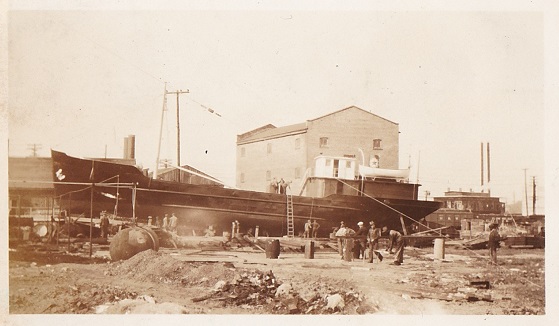 oil history includes the welded tanker Carolinian