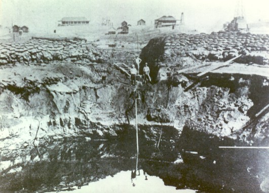 Lakeview oil gusher of March 15,1910, in n California's Midway oilfield.